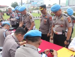 Kapolda Sumsel Periksa Senpi Personel saat Apel Pagi