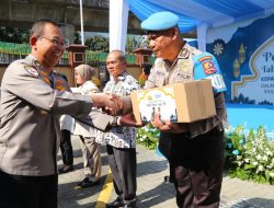 Jelang Lebaran, Kapolri Salurkan Tali Asih dan Sembako kepada Personel Polri