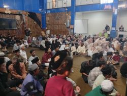 H.Asep pery (kades) bersama Hj Ida Farida mengadakan kegiatan buka bersama dengan warga desa pangauban