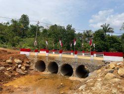 Jembatan Armco di Lambung Bukit Rampung, Mobilitas Warga Kian Mudah