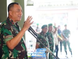 Danrem 052/Wkr Serahkan THR dan Bingkisan Idul Fitri 1447 H kepada Prajurit dan PNS