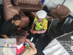 Aksi Sigap Petugas Pos Pam Bintara Jaya Bantu Pemudik yang Alami Kecelakaan