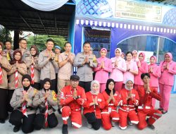 Beri Dukungan Moral, Kapolres Metro Bekasi Kota dan Bhayangkari Sambangi Pos Yan Mudik