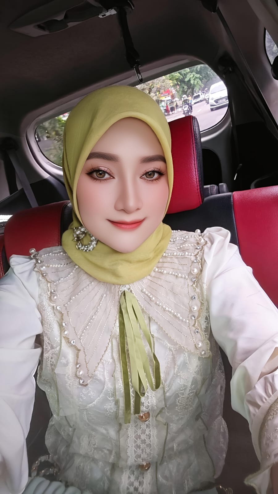 Ketika di konfirmasi di salah satu rumah makan, jln. Raya Limbangan Garut Utara, Senin, 8 Juni 2026, Elyza Ardilaya Menjelaskan yang menjadi dasar pengambilan judul Disertasi S3 nya tentang Pembentukan CDOB Garut Utara.