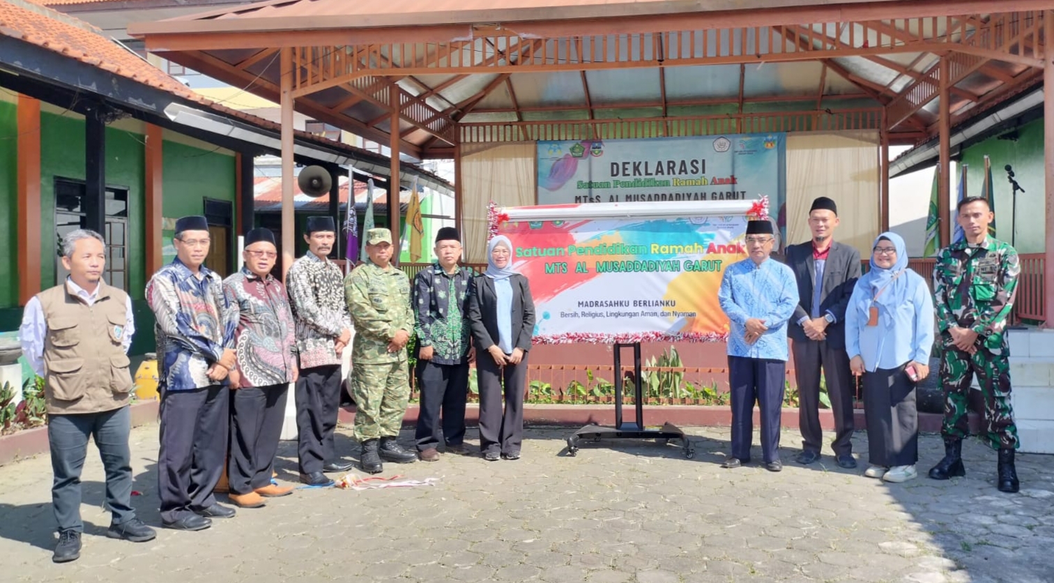 Menurutnya, keberhasilan program tersebut membutuhkan komitmen bersama dari seluruh unsur pendidikan, mulai dari pemerintah, kepala sekolah, guru, tenaga kependidikan, orang tua hingga peserta didik.