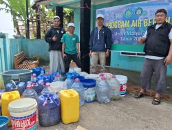 “Krisis Air Bersih Melanda, DPW FPI Garut Kembali Salurkan Bantuan untuk Warga Cigedug”