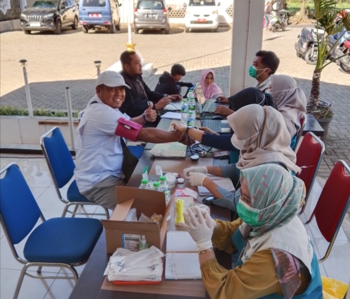 Beragam kegiatan sosial dilaksanakan dalam kesempatan tersebut, di antaranya donor darah bekerja sama dengan PMI Kabupaten Garut, pemeriksaan kesehatan gratis bersama UPT Puskesmas Samarang, serta penyaluran santunan kepada anak yatim dan jompo dhuafa berupa paket sembako.