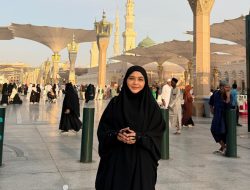 Selaku ‘Tour Leader Umrah’, Novi Ayla Berbagi Cerita Soal Makna Spiritual Saat di Madinah Saudi Arabia