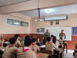 Polisi Pendamping Kelas Ajak Pelajar SMK Dinamika Pembangunan I Jauhi Tawuran dan Aksi Anarkis
