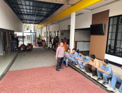 Goes To School, Bhabinkamtibmas Penggilingan Ajak Pelajar SMK Ristek Kikin Jauhi Tawuran dan Narkoba