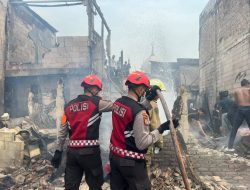 Polda Metro Jaya Buka Dapur Lapangan untuk Warga Terdampak Kebakaran Kampung Muka