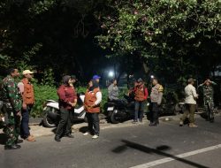 Cegah Tawuran dan Kenakalan Remaja, Koramil 07/Cipayung Bersama Komduk Gelar Patroli/Siskamling
