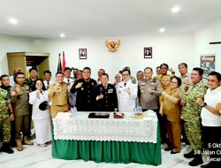 Surprise Party HUT TNI ke-81, Tiga Pilar Cilincing Perkuat Sinergi TNI-Polri