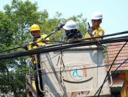 Pemkot Jaktim dan Apjatel Tertibkan 3.115 Meter Kabel Udara di Jalan H Naman