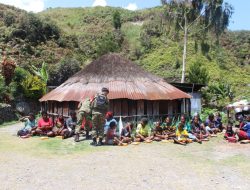 HUT Ke-81 TNI Tahun 2026, Kodim 1714/Puncak Jaya Berbagi Kasih Bersama Masyarakat Kampung Kulok Enggame