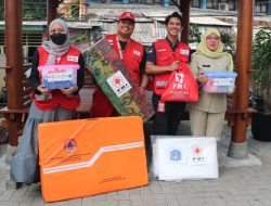 PMI Jakarta Timur Salurkan Bantuan untuk Empat Penyintas Kebakaran di Kayu Putih