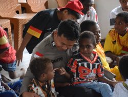 DARI TAS SEKOLAH HINGGA SENYUMAN, SATGAS DAMAI CARTENZ HADIR BERBAGI KASIH DI PANTI ASUHAN SANTA SUSANA TIMIKA