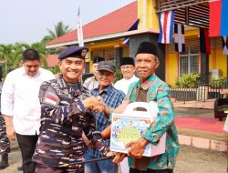 HUT Ke-81 TNI, Lanal Bintan Salurkan Ratusan Paket Sembako Untuk Warga Bintan Timur