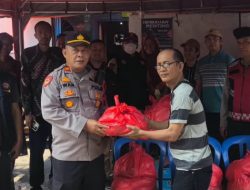 POLSEK TAMBORA SALURKAN BANTUAN SEMBAKO KEPADA KORBAN KEBAKARAN DI JEMBATAN LIMA