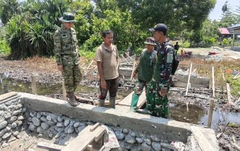Pastikan Pembangunan Sesuai Target, Dansatgas TMMD ke 130 Tinjau Langsung Pekerjaan Jembatan