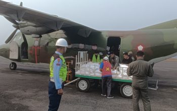 Satgas Udara OMC Tabur 10 Ton Bahan Semai di Langit Palembang
