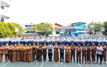 Polsek Cilincing Perkuat Edukasi Kamtibmas Ajak Siswa Jauhi Narkoba dan Bullying di SMP Negeri 143 Jakarta melalui Program Police Go To School