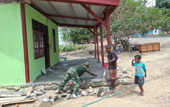Bersama Rakyat Membangun Harapan, Satgas TMMD Ke-130 Kerjakan Teras Rumah Warga