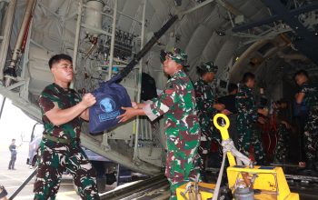 TNI Tebar 10,8 Ton Bahan Modifikasi Cuaca di Kalimantan