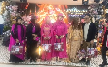 Efi Hendri Dikelilingi Sahabat Artis, Golden Mom Bidik Layar Lebar