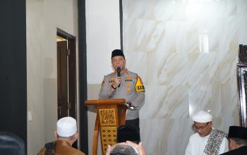 Kapolres Metro Jakarta Utara Gelar Sholat Jumat Keliling di Masjid Al – Amin di Kelapa Gading, Ajak Masyarakat Bersama Jaga Kamtibmas