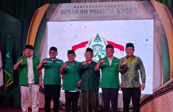 Ia juga menunjukkan dukungannya terhadap perjuangan Nahdlatul Ulama melalui pemberian bantuan operasional untuk PCNU Kabupaten Garut.