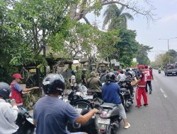 PMI Jembrana Terjunkan Personel dan Ambulans Layani Warga yang Antre BBM